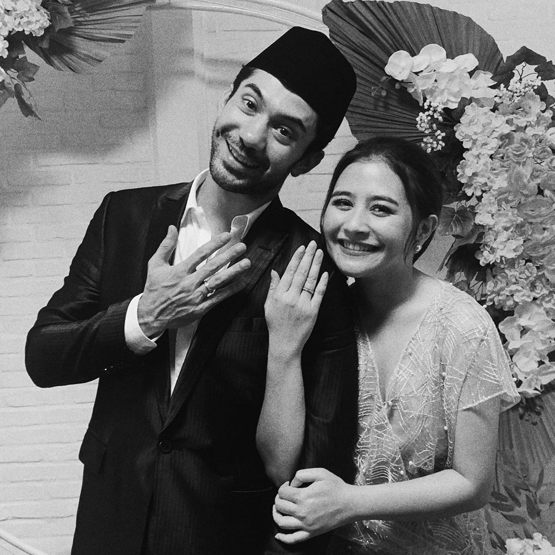 Gandeng Reza Rahadian Sambil Pamer Cincin, Prilly: Jodoh Memang Rahasia Tuhan. Bismillah