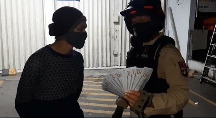 Edarkan Dolar Palsu, Wartawan Media Online Ini Diringkus Polisi