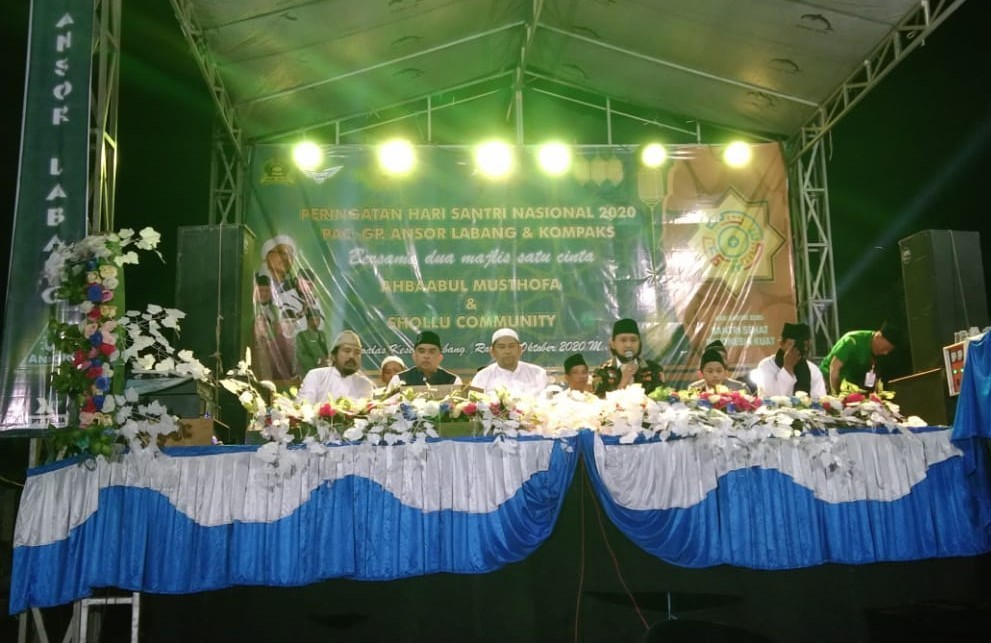 Santun Anak Yatim dan Sholawat Ansor Labang Gelar HSN, Ribuan Santri Banjiri Lapangan Koalas
