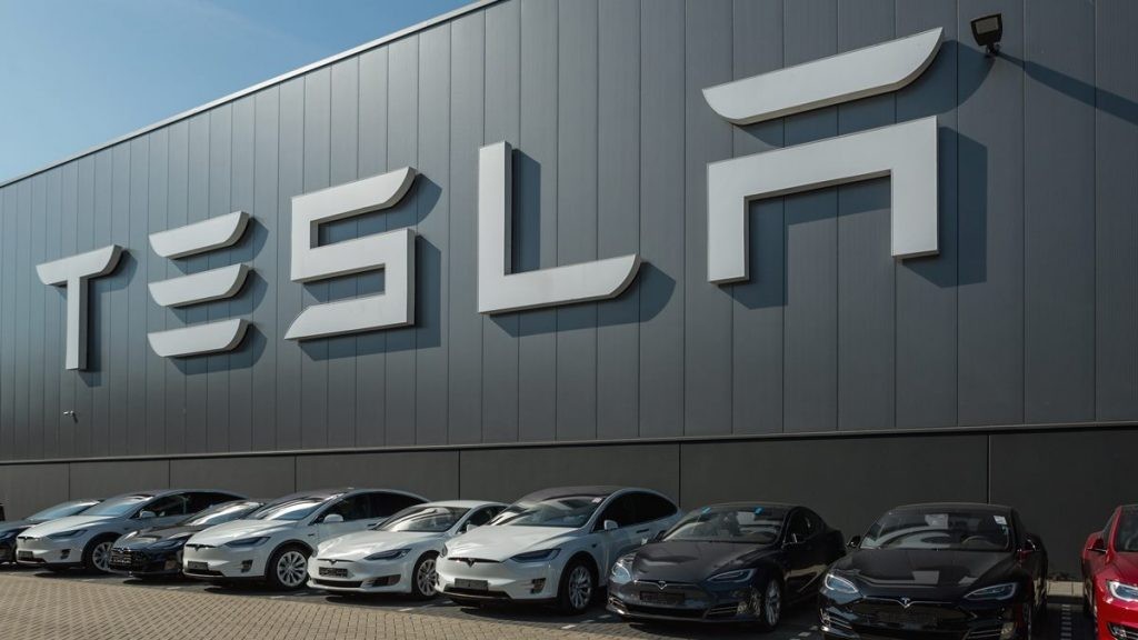 Mencuri Kode Software, Tesla Menggugat Pegawainya