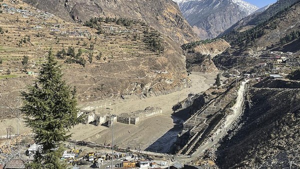 Patahan Gletser Himalaya, 9 Orang Meninggal Dunia dan 140 Orang Lebih Hilang di India