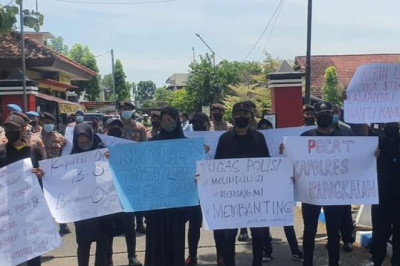 Dinilai Nol Kerja, Kapolres Bangkalan Dituntut Mundur