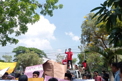 Mahasiswa Kokop Lakukan Demonstrasi di Polres Bangkalan dengan Tajuk ‘Usir Sambo Bangkalan’
