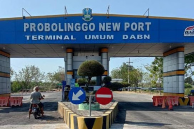 Perdana, 3.300 Ton Beras Impor Bersandar di Pelabuhan Tanjung Tembaga Terminal DABN Probolinggo